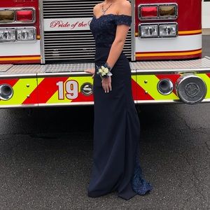 A Navy Blue Mermaid Style Prom Dress